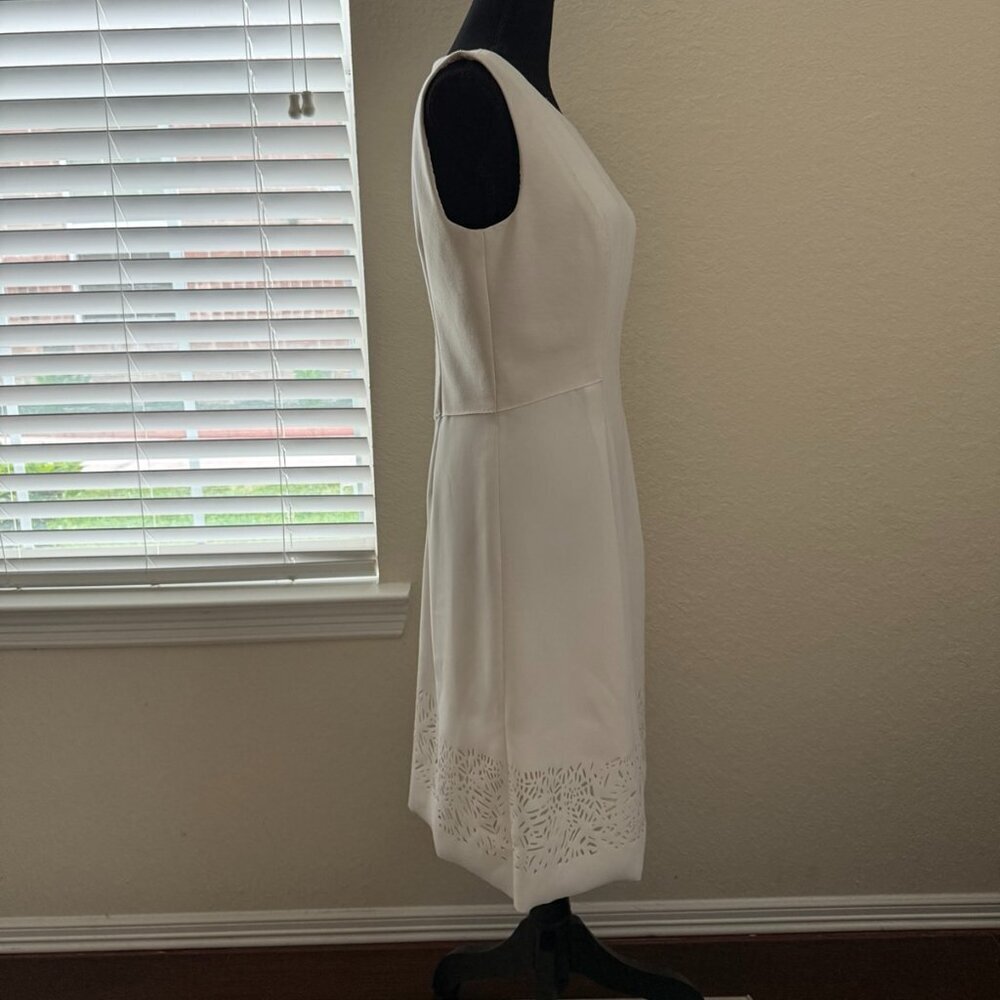 T.Tahari White sleeveless fitted dress with lace trim lined size 6 - Picture 4 of 14